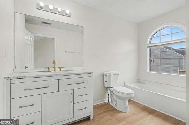 Building Photo - 2545 Walden Lake Dr