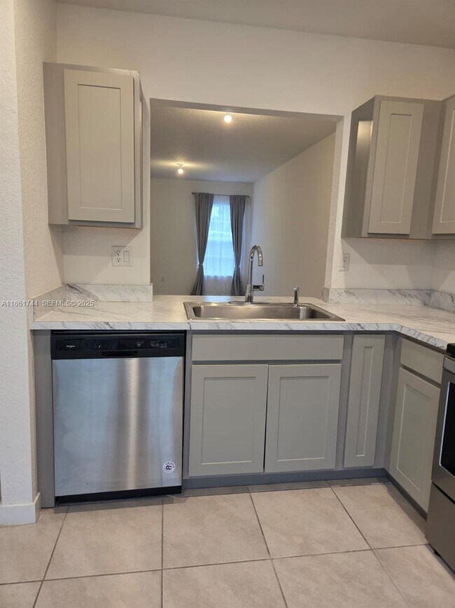 Building Photo - 540 NE 5th Terrace