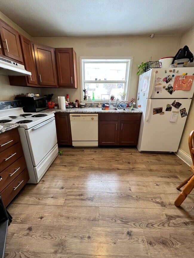 Building Photo - 2207 W 3rd St