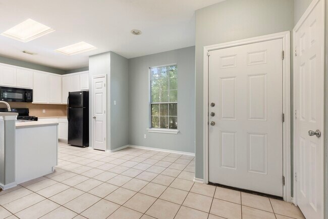 Building Photo - 229 Summerhaze Cir