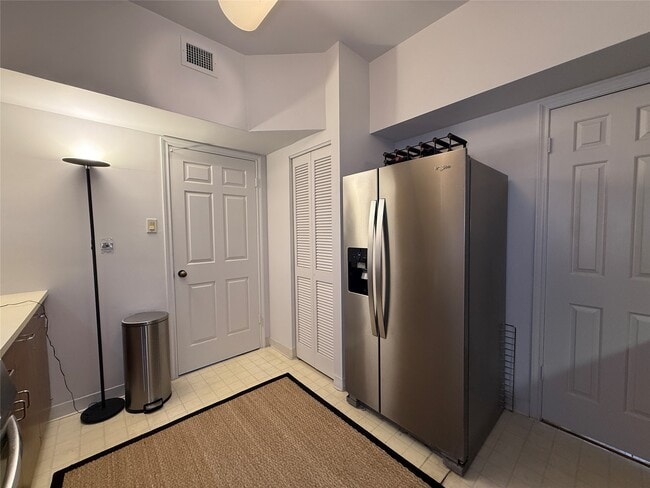 Building Photo - 15 Greenway Plz