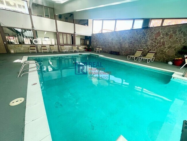 Building Photo - 392 W Rockrimmon Blvd