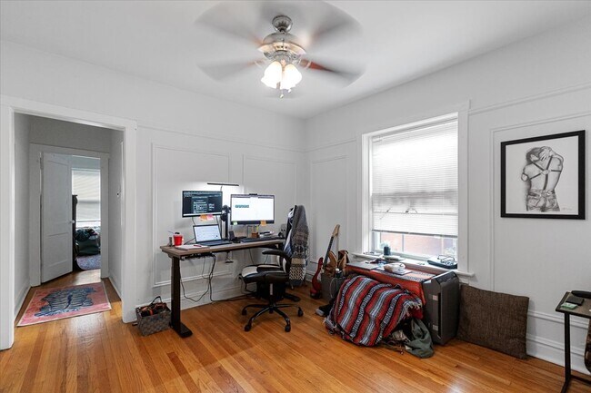Building Photo - 441 W Oakdale Ave