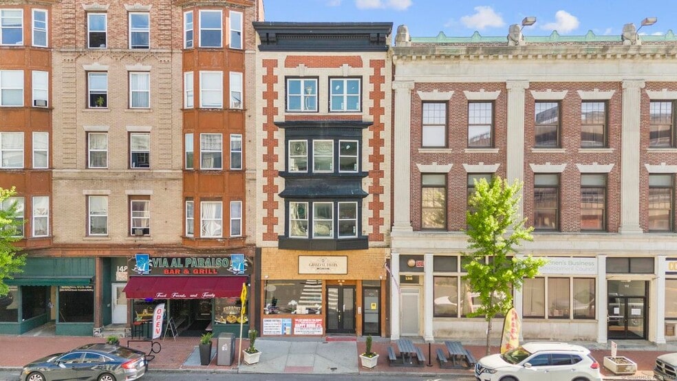 Building Photo - 140 Grand St