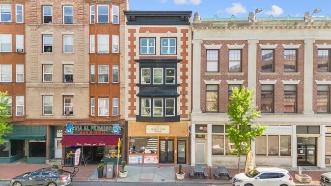 Primary Photo - 140 Grand St