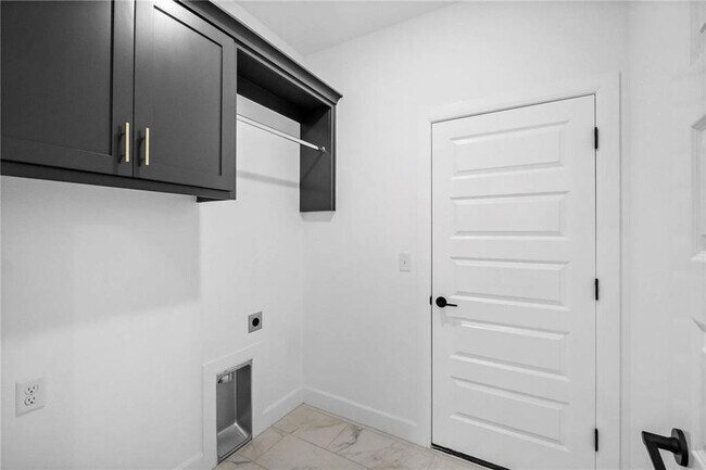 Building Photo - 4 Argyll Cir