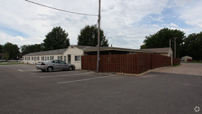 Building Photo - 402 E Santa Fe St