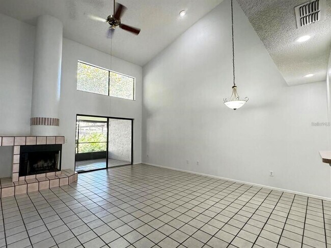 Building Photo - 497 Club Dr