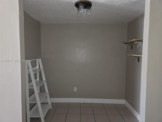 Building Photo - 851 E 41st St