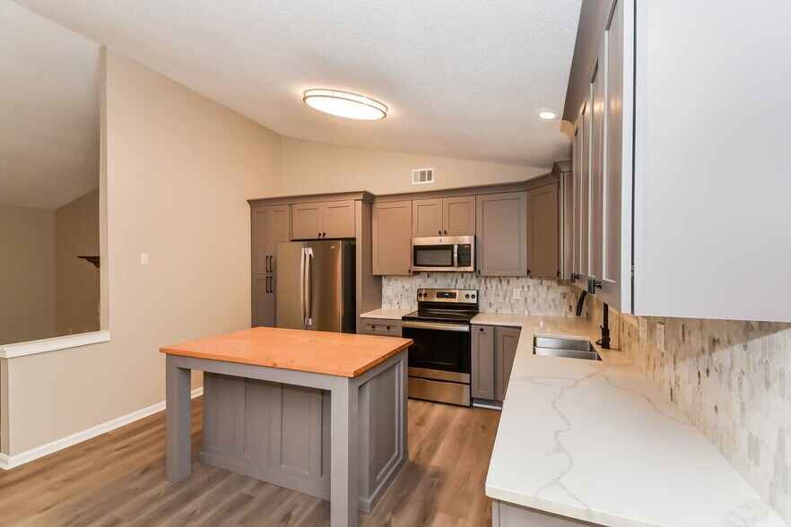 Building Photo - 2273 Ashton Dr