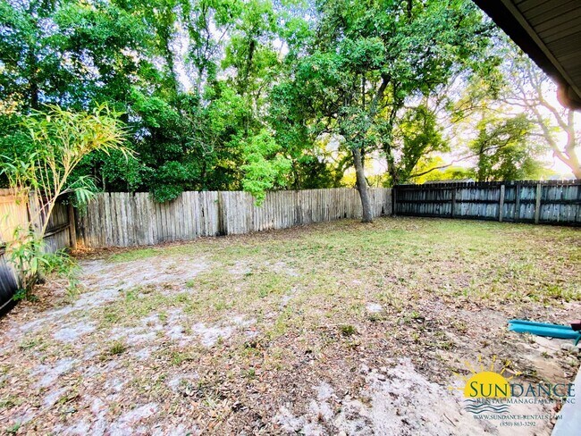 Building Photo - Great 3 Bedroom Home in Fort Walton Beach!