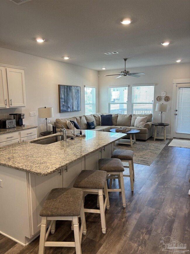 Building Photo - 14330 Gardenglen Dr