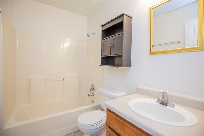 Building Photo - 2509 Parkcrest Dr