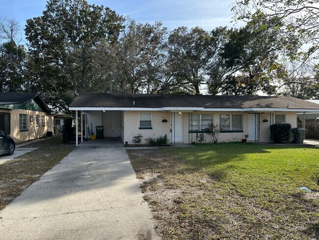 Building Photo - 2 Bedroom, 1 Bath Duplex in Leesburg!