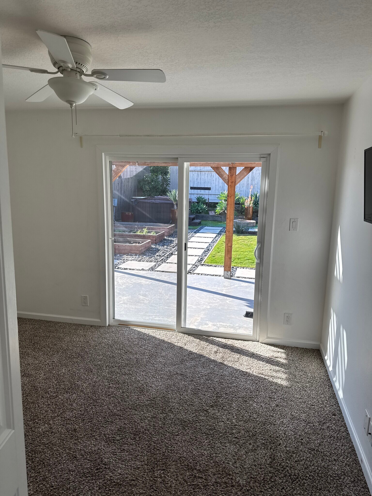 Building Photo - 264 Rosebay Dr