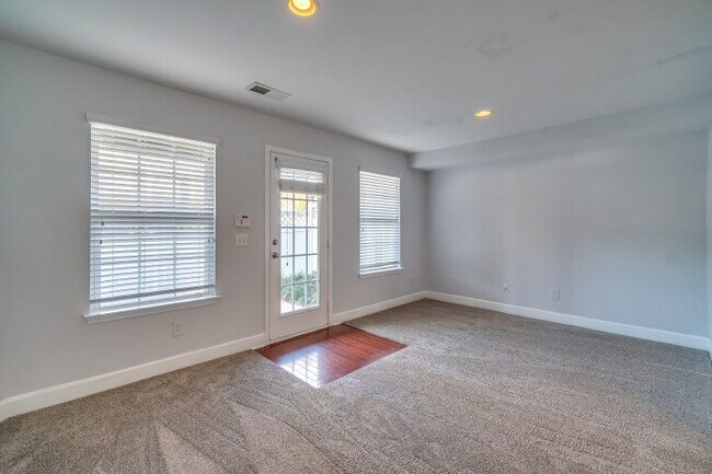 Building Photo - Spacious Lenox Village Townhouse: 3 Beds, ...