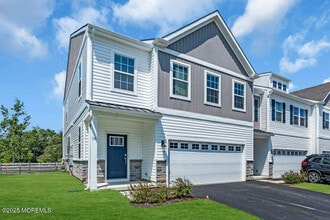Building Photo - 10 Penny Ln