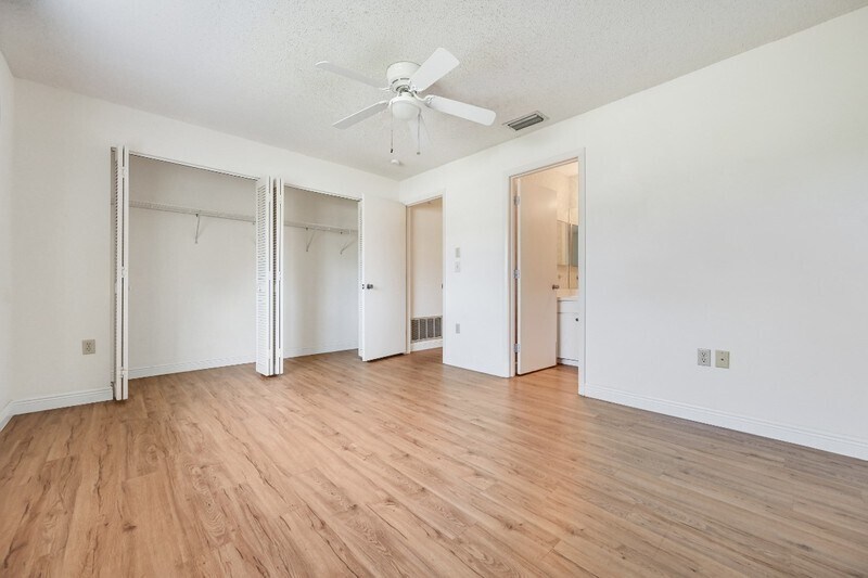 Building Photo - 1624 Whitehead Dr