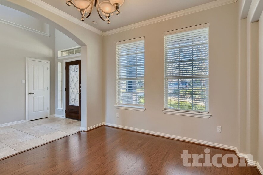 Building Photo - 1913 Colony Glen Ln