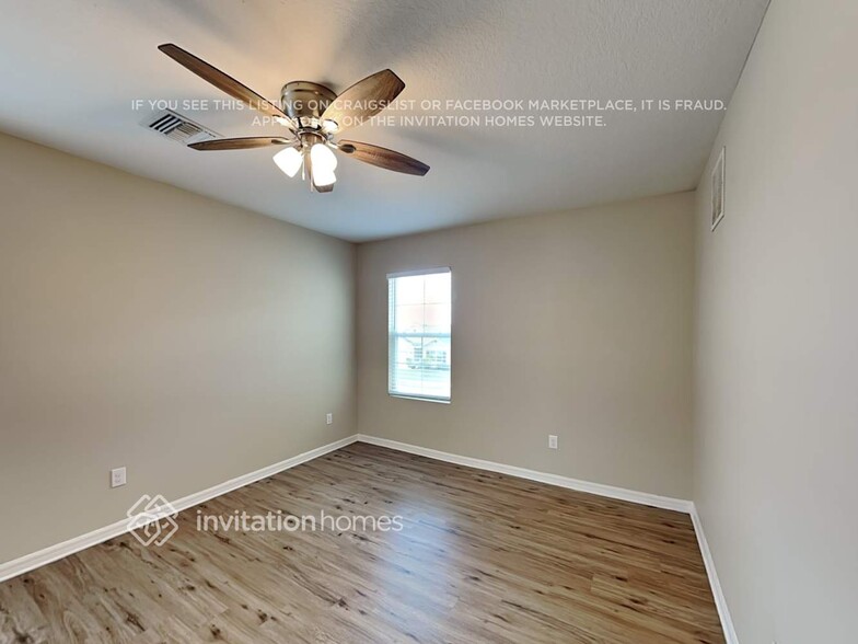 Building Photo - 4226 Park Willow Ave