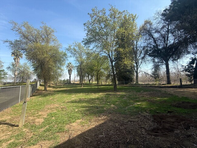 Building Photo - FR T L12795