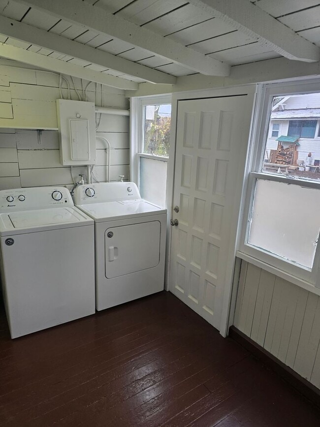 Building Photo - 2 Bedroom in Whiteaker Area