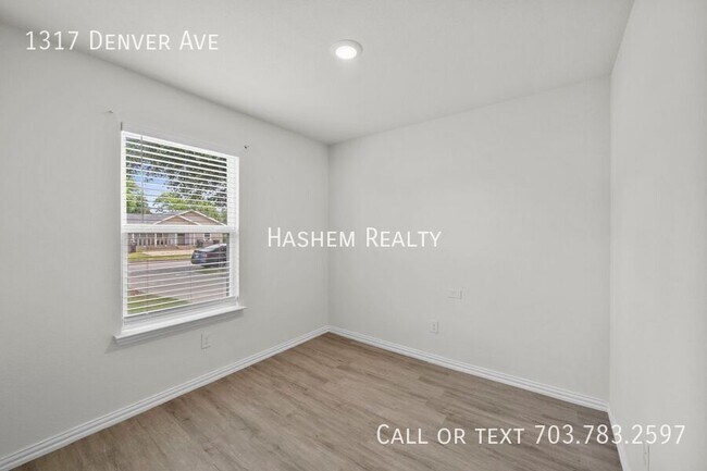 Building Photo - 1317 Denver Ave