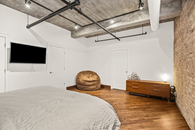 Building Photo - 1830 Ridge Ave