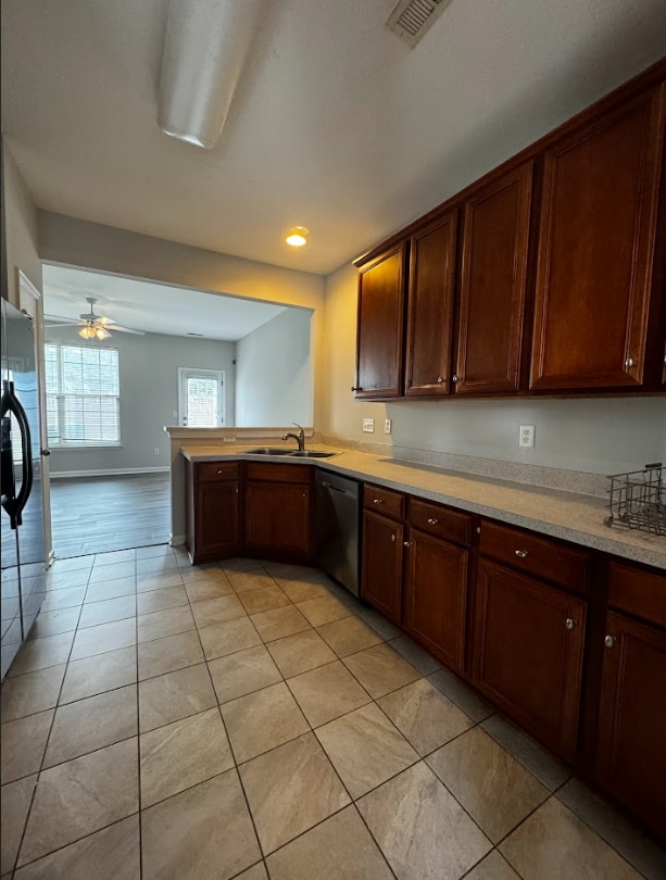 Building Photo - Modern 3 Bed Condo with Prime Location in ...