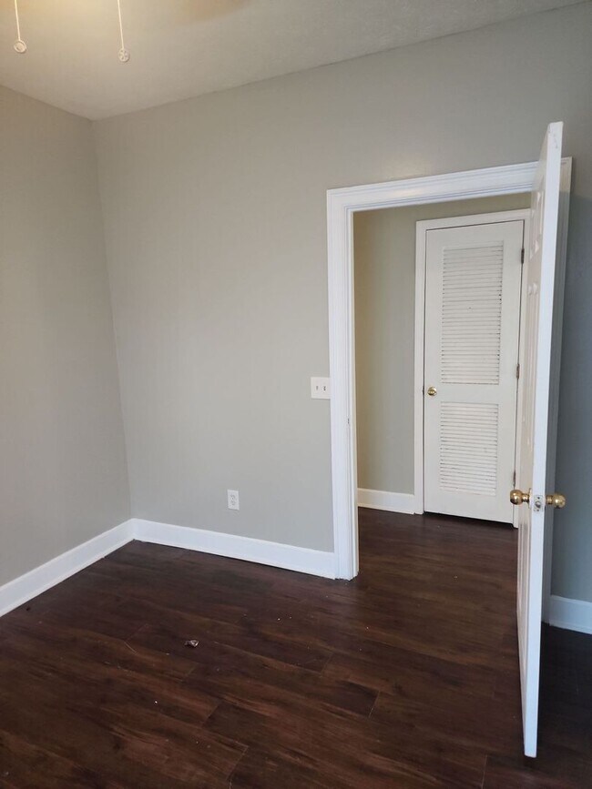 Building Photo - Prime North Columbus Location – 3 Bedrooms, 2 Baths - COMING SOON!