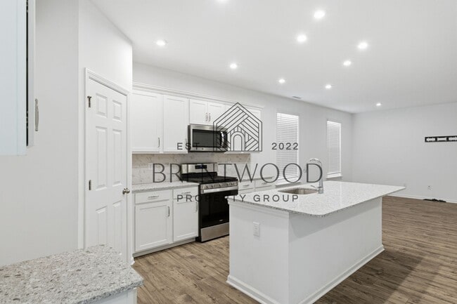 Building Photo - 3 Bed/3 Bath Home with Sunroom in Miller’s Walk – Noblesville