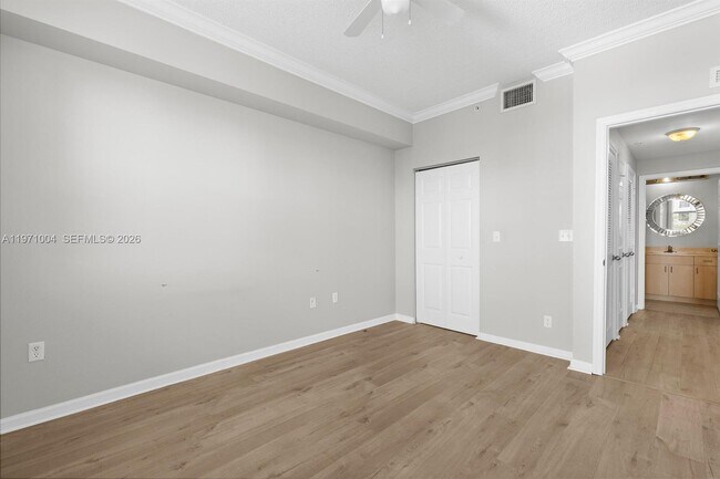 Building Photo - 533 NE 3rd Ave