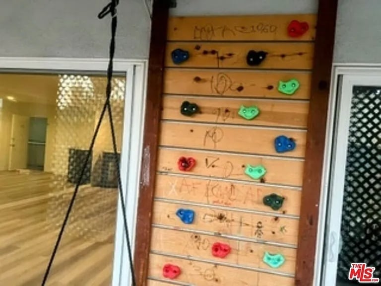 Building Photo - 423 S Rexford Dr