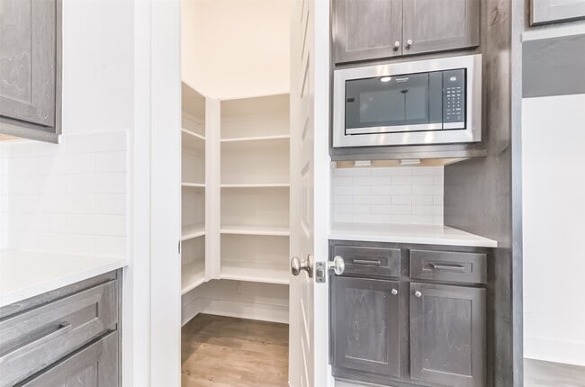 Building Photo - 10916 Keaton Landing Dr