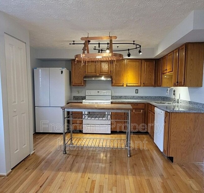 Building Photo - 7974 Tyson Oaks Cir
