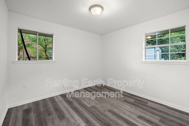 Building Photo - 426 Brookview Dr