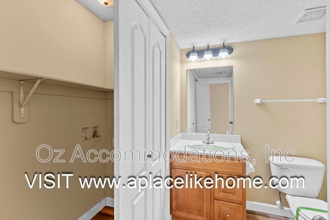 Building Photo - 807 SW Imperial Ln