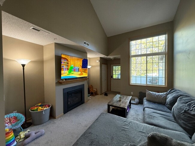Building Photo - Beautiful 2 Bed, 2 Bath Townhome for Rent ...