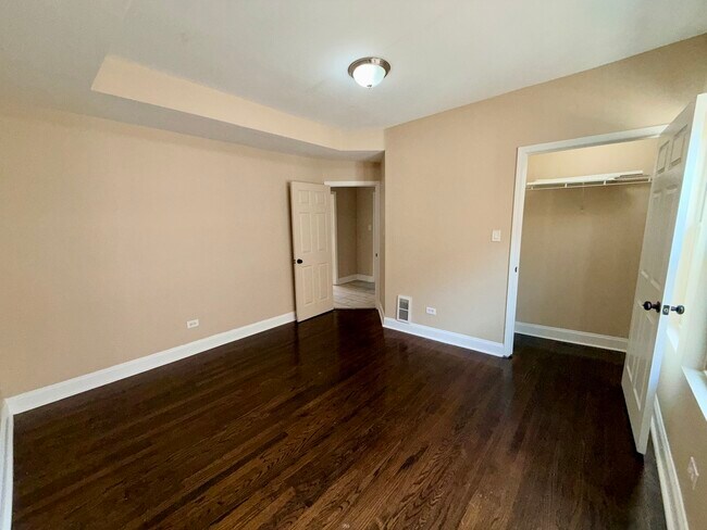 Building Photo - 7208 S Cornell Ave