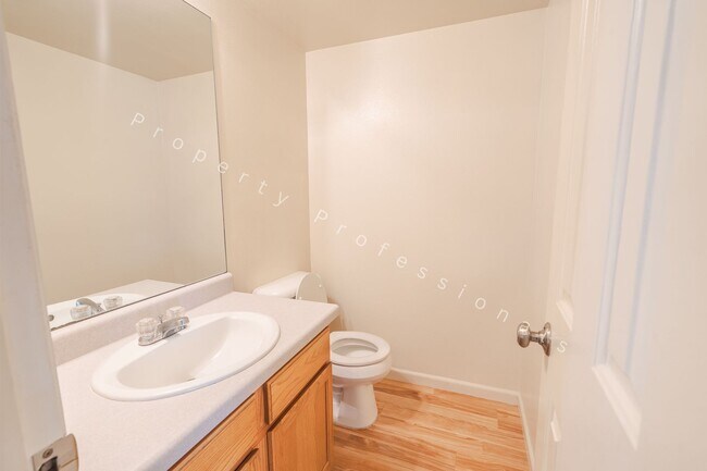 Building Photo - 1015 Domelby Ct
