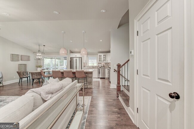 Building Photo - 209 Cedar Dr