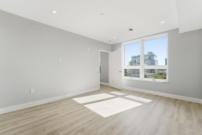 Building Photo - 40 Center St