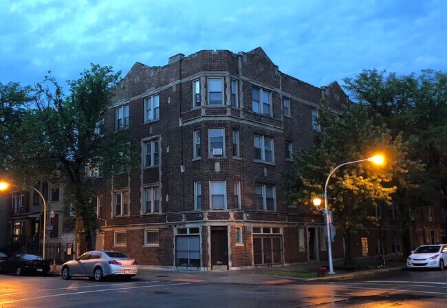 Building Photo - 1066 W Cornelia Ave