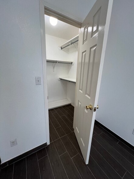 Building Photo - 7115 Oval Rock Dr