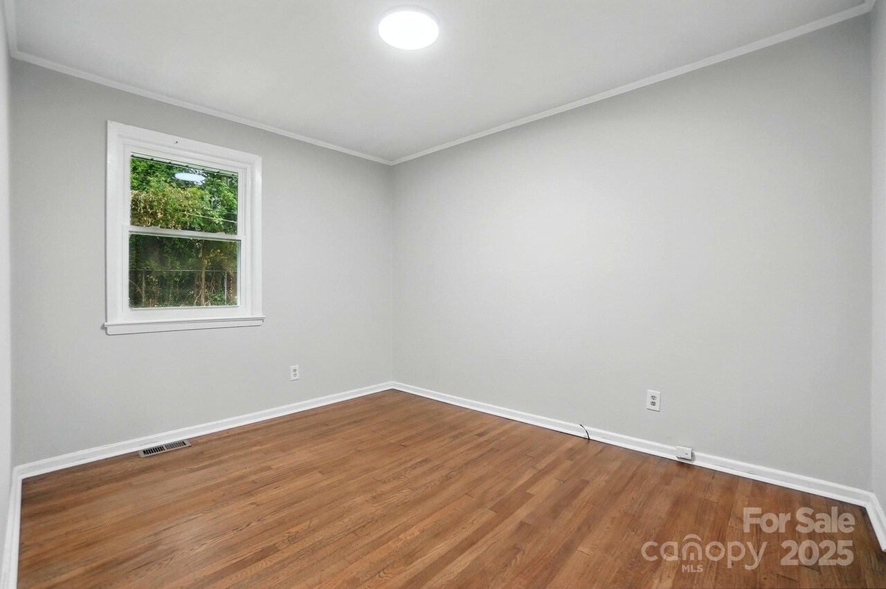 Building Photo - 1412 Wembley Dr