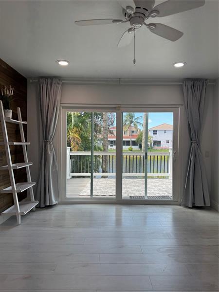 Building Photo - 7481 Santa Monica Dr