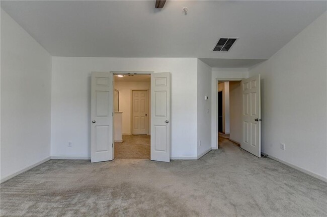 Building Photo - 3335 Castleberry Village Cir