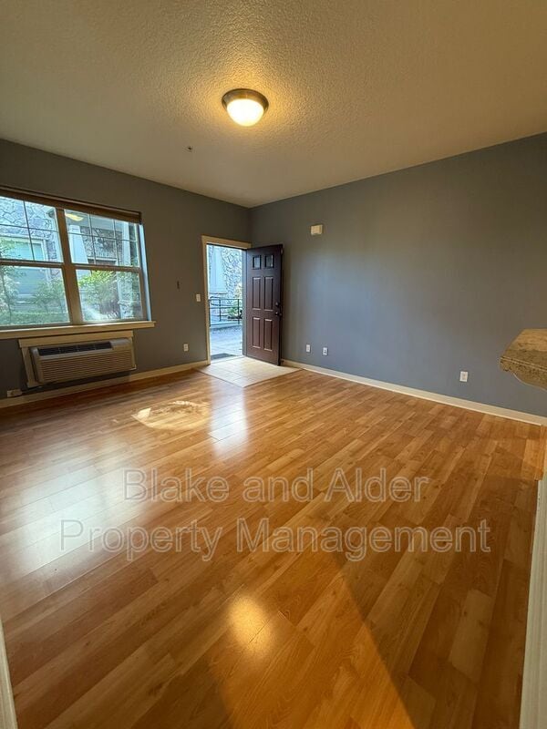 Building Photo - 8758 NE Delamere Way