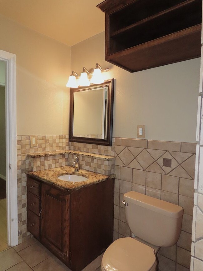 Building Photo - Country Living-City Close! 3 Bedroom, 2 Ba...