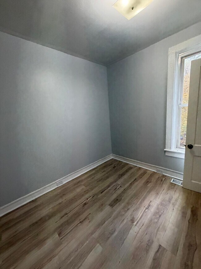 Building Photo - 18 Marvin Ave